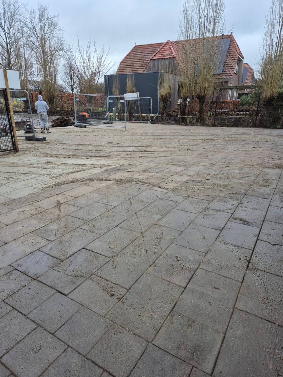 Tuin volledig ontruimd in Rotterdam